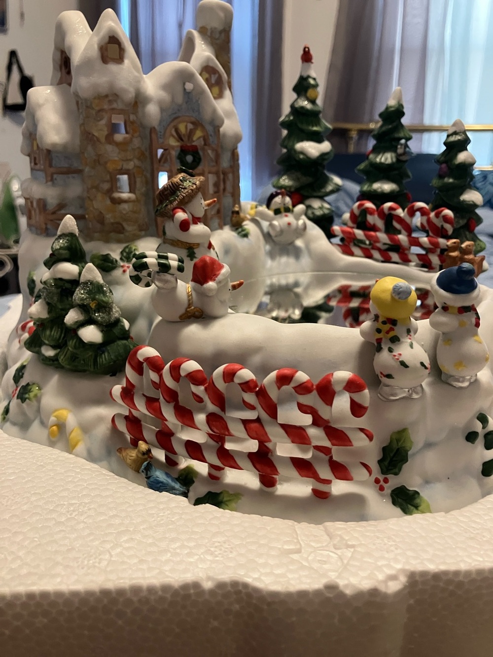 New in box Partylite.  2005 gorgeous Christmas -Holidays musical. ( plays Merry